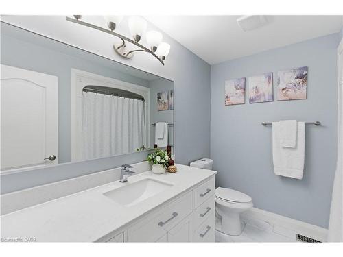 4399 Christopher Court, Lincoln, ON - Indoor Photo Showing Bathroom