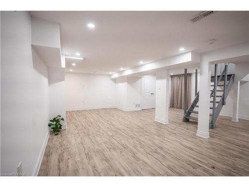 Lower-23 Thorley Drive, Hamilton, ON - Indoor