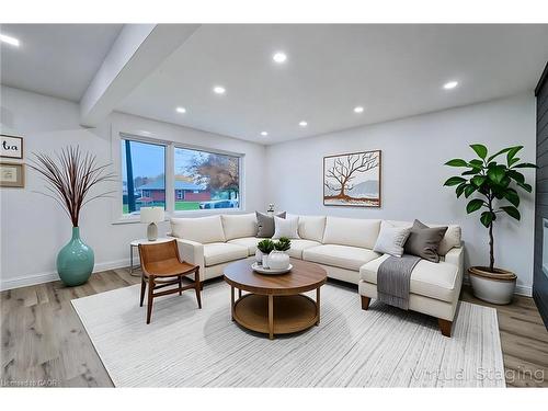 53 Winchester Boulevard, Hamilton, ON - Indoor Photo Showing Living Room