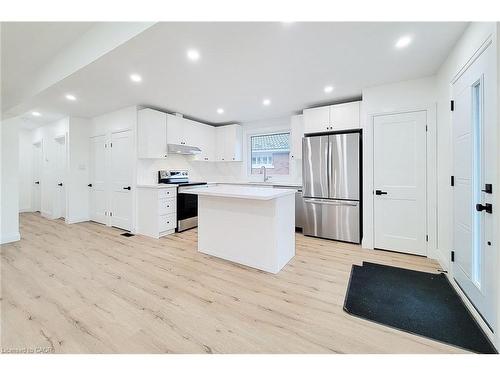 53 Winchester Boulevard, Hamilton, ON - Indoor Photo Showing Kitchen With Upgraded Kitchen