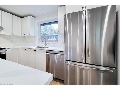 53 Winchester Boulevard, Hamilton, ON - Indoor Photo Showing Kitchen