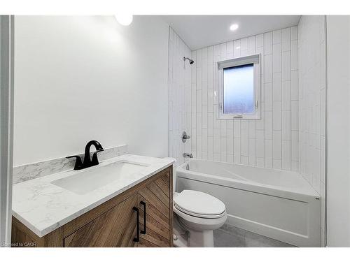 53 Winchester Boulevard, Hamilton, ON - Indoor Photo Showing Bathroom