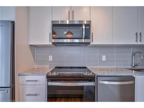 403-345 Wheat Boom Drive, Oakville, ON - Indoor Photo Showing Kitchen With Upgraded Kitchen