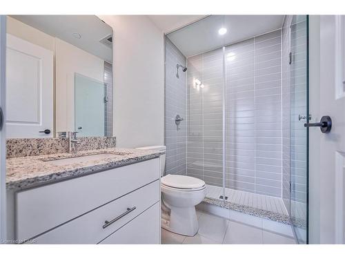 403-345 Wheat Boom Drive, Oakville, ON - Indoor Photo Showing Bathroom