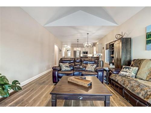 393 Argyle Avenue, Delhi, ON - Indoor Photo Showing Living Room