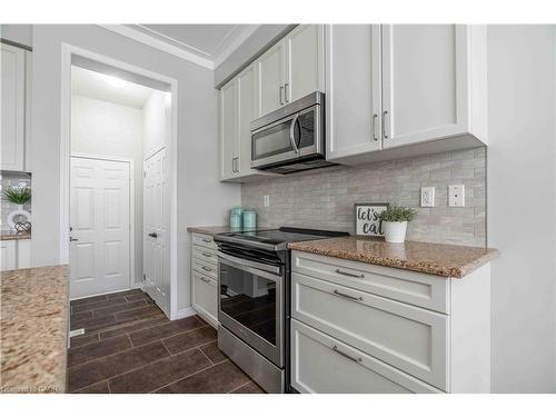 115 Larry Crescent, Caledonia, ON - Indoor Photo Showing Kitchen