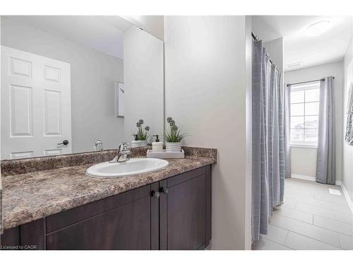 115 Larry Crescent, Caledonia, ON - Indoor Photo Showing Bathroom