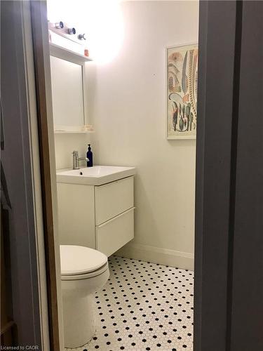 291 Bay Street N, Hamilton, ON - Indoor Photo Showing Bathroom