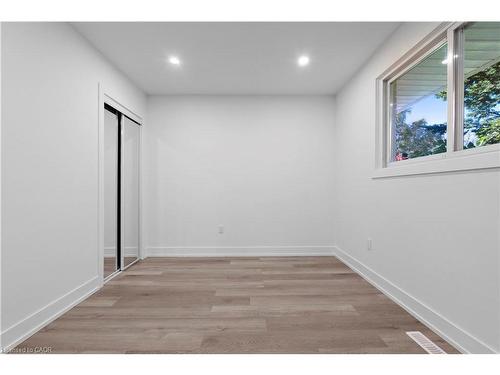 Upper-17 Old Coach Road, St. Catharines, ON - Indoor Photo Showing Other Room
