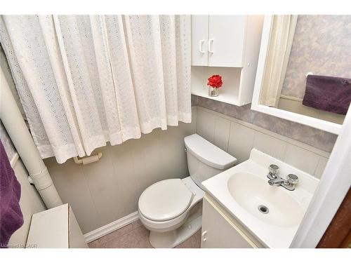 23 Lynndale Drive, Dundas, ON - Indoor Photo Showing Bathroom