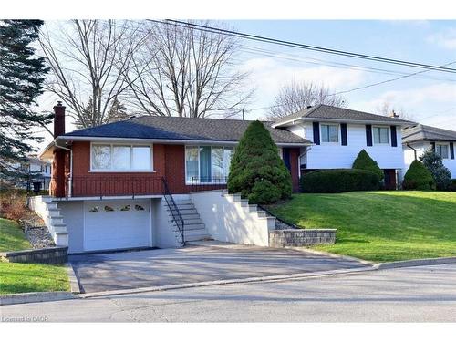 23 Lynndale Drive, Dundas, ON - Outdoor With Facade