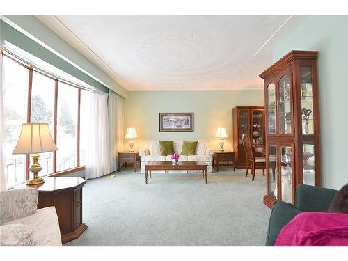 23 Lynndale Drive, Dundas, ON - Indoor Photo Showing Living Room