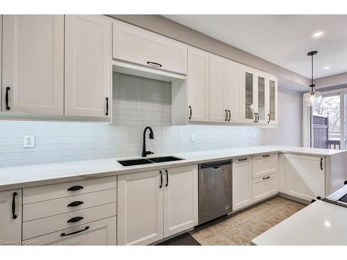 2980 Guire Common, Burlington, ON - Indoor Photo Showing Kitchen With Double Sink With Upgraded Kitchen