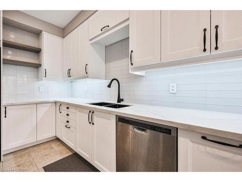 2980 Guire Common, Burlington, ON - Indoor Photo Showing Kitchen With Double Sink