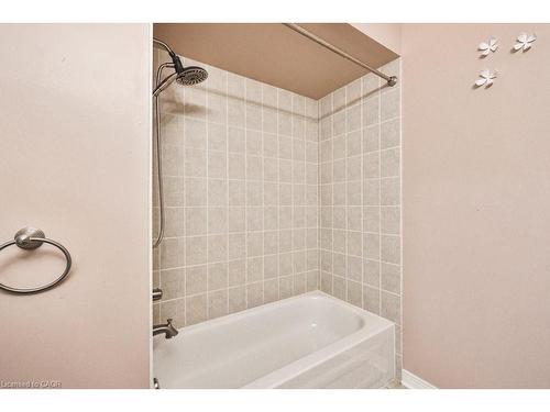 2980 Guire Common, Burlington, ON - Indoor Photo Showing Bathroom