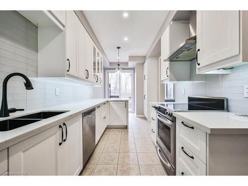 2980 Guire Common, Burlington, ON - Indoor Photo Showing Kitchen With Double Sink With Upgraded Kitchen