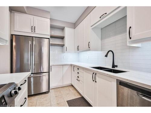 2980 Guire Common, Burlington, ON - Indoor Photo Showing Kitchen With Stainless Steel Kitchen With Double Sink With Upgraded Kitchen