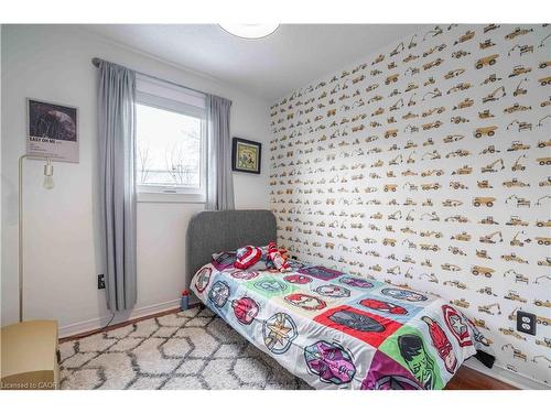 4310 Concord Avenue, Beamsville, ON - Indoor Photo Showing Bedroom