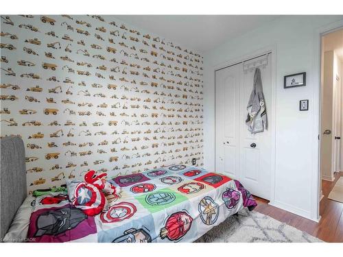 4310 Concord Avenue, Beamsville, ON - Indoor Photo Showing Bedroom