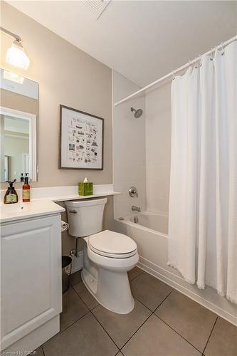1804-144 Park Street, Waterloo, ON - Indoor Photo Showing Bathroom