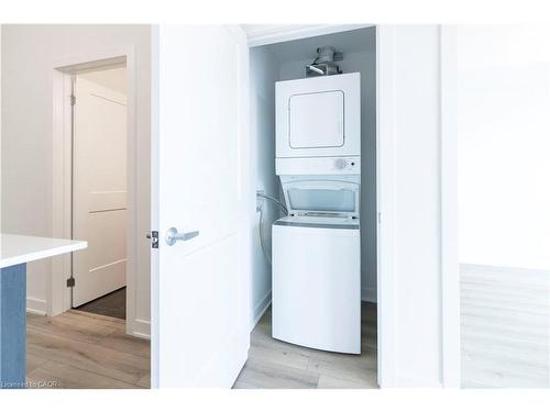 410-312 Erb Street W, Waterloo, ON - Indoor Photo Showing Laundry Room