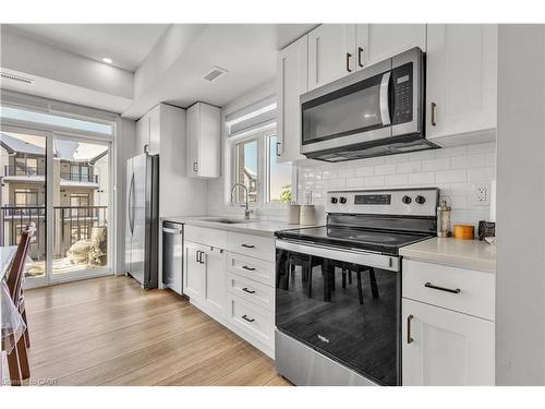 39-405 Myers Road, Cambridge, ON - Indoor Photo Showing Kitchen With Upgraded Kitchen