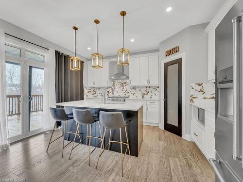 3374 Oriole Drive, London, ON - Indoor Photo Showing Kitchen With Upgraded Kitchen