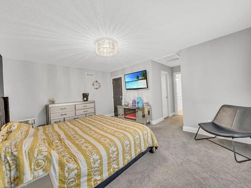 3374 Oriole Drive, London, ON - Indoor Photo Showing Bedroom