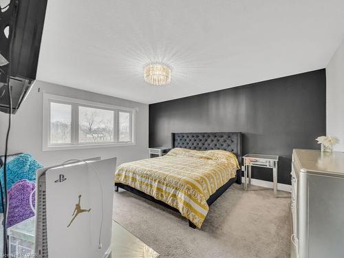 3374 Oriole Drive, London, ON - Indoor Photo Showing Bedroom