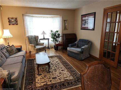 1741 Phillbrook Crescent, London, ON - Indoor Photo Showing Living Room