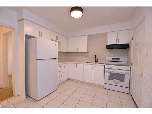 215 Walter Avenue S, Hamilton, ON - Indoor Photo Showing Kitchen