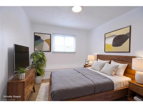 215 Walter Avenue S, Hamilton, ON - Indoor Photo Showing Bedroom