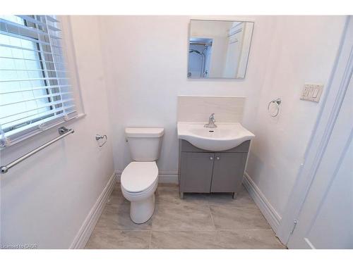 215 Walter Avenue S, Hamilton, ON - Indoor Photo Showing Bathroom