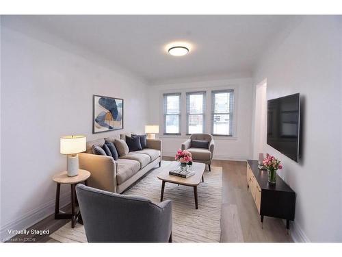 215 Walter Avenue S, Hamilton, ON - Indoor Photo Showing Living Room