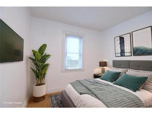 215 Walter Avenue S, Hamilton, ON - Indoor Photo Showing Bedroom