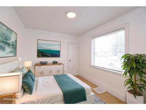 215 Walter Avenue S, Hamilton, ON - Indoor Photo Showing Bedroom
