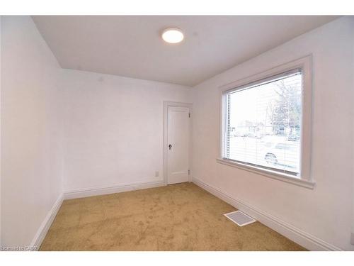 215 Walter Avenue S, Hamilton, ON - Indoor Photo Showing Other Room