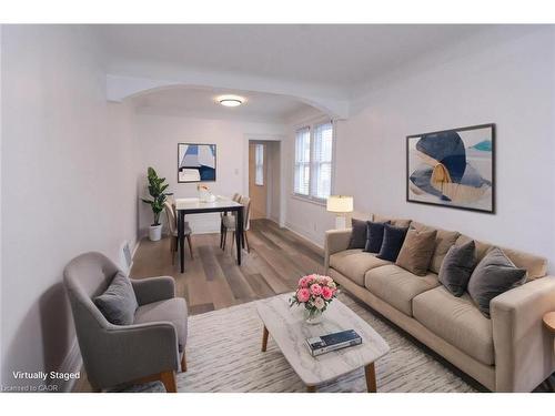 215 Walter Avenue S, Hamilton, ON - Indoor Photo Showing Living Room