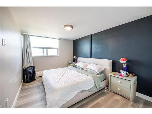 501-15 Nicklaus Drive, Hamilton, ON - Indoor Photo Showing Bedroom
