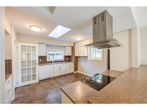 1319 Roseville Road, Cambridge, ON - Indoor Photo Showing Kitchen With Double Sink