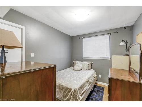 2145 Sandringham Drive, Burlington, ON - Indoor Photo Showing Bedroom