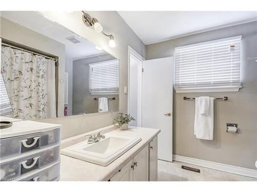 2145 Sandringham Drive, Burlington, ON - Indoor Photo Showing Bathroom