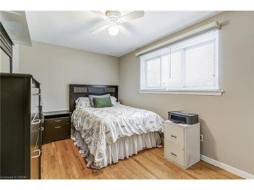 2145 Sandringham Drive, Burlington, ON - Indoor Photo Showing Bedroom