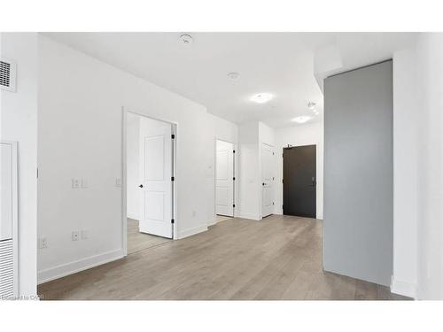 340-2343 Khalsa Gate, Oakville, ON - Indoor Photo Showing Other Room