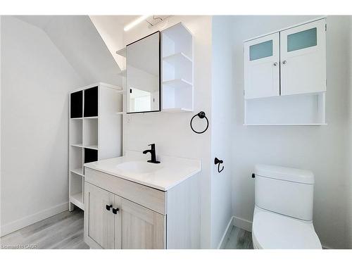 47 Gertrude Street, Hamilton, ON - Indoor Photo Showing Bathroom