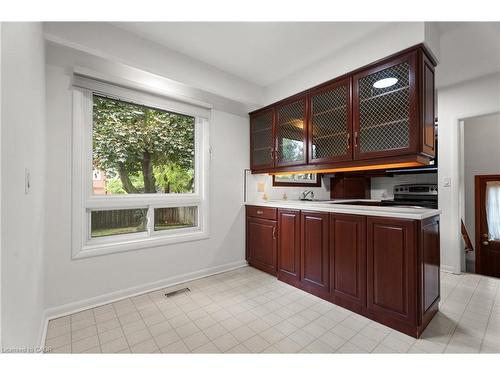98 Laurier Avenue, Hamilton, ON - Indoor Photo Showing Kitchen