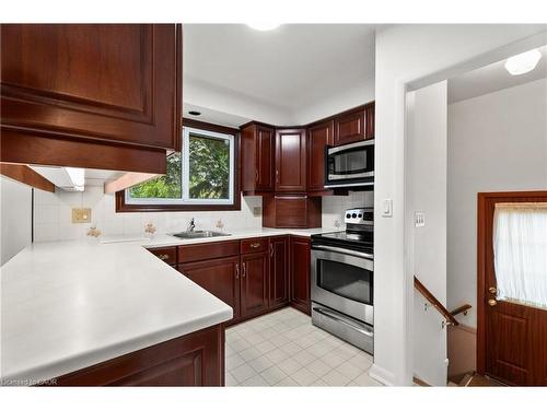 98 Laurier Avenue, Hamilton, ON - Indoor Photo Showing Kitchen