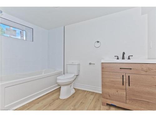 4743 Ryerson Crescent, Niagara Falls, ON - Indoor Photo Showing Bathroom