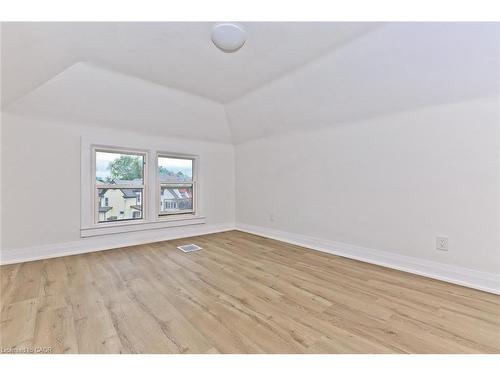 4743 Ryerson Crescent, Niagara Falls, ON - Indoor Photo Showing Other Room