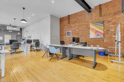 300-41 King William Street, Hamilton, ON 